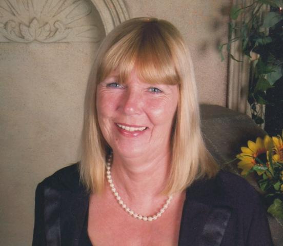 Julie Holmes